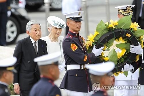 일왕부부, 필리핀 전몰자 '위령'…필리핀정부, '레드카펫' 환대 - 3