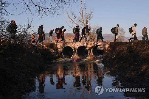 그리스 "우린 EU 문지기 아냐"…'난민 관문' 국가 불만 증폭 - 4