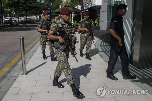 말레이경찰 "총리·장관도 IS 테러 표적"…경계 강화 - 2