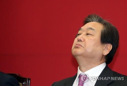 '박 터지는' 친박-비박…서로 "세몰이 하나" 으르렁 - 2