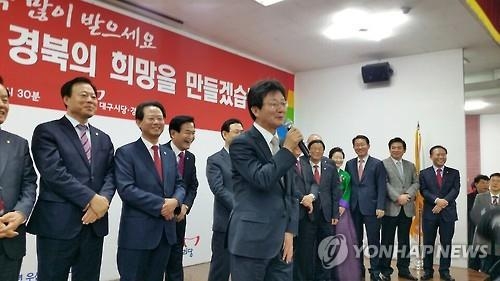 유승민, 예비후보 등록…"권력은 국민서 나온다" - 2