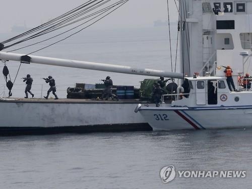 日유사시 민간선원 자위대 투입 계획에 선원들 "징용이냐" 분노 - 2