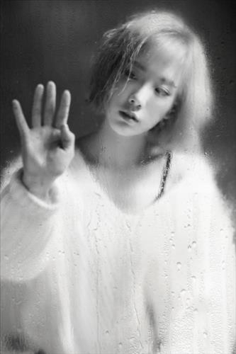 SM '52주 연속 신곡' 첫 주자 태연, 음원차트 1위 휩쓸어 - 2