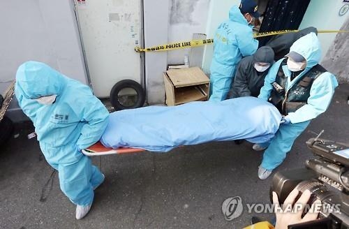 중1 딸 5시간 빗자루 폭행…목사 父 11개월 시신 방치(종합4보) - 4