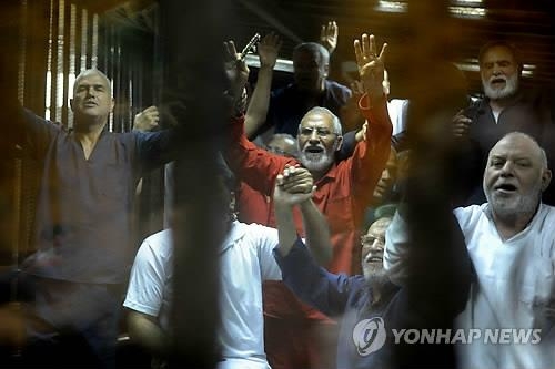 이집트 경찰 살해 혐의로 기소된 149명 집단처형 위기서 벗어나 - 2