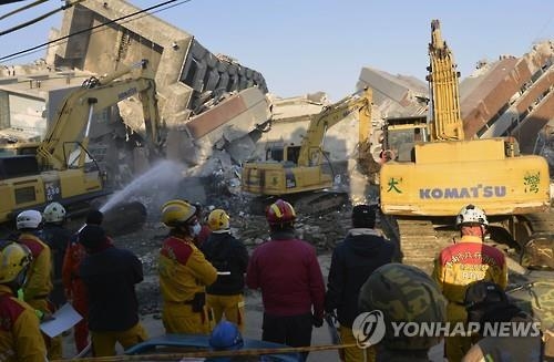 대만 강진 나흘째 41명 사망…붕괴 '두부빌딩' 건설업자 체포(종합) - 2
