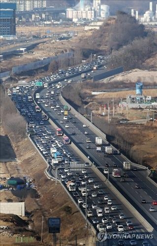 설 연휴 나흘째 충북 주요 도로·영화관 등 '북적' - 2