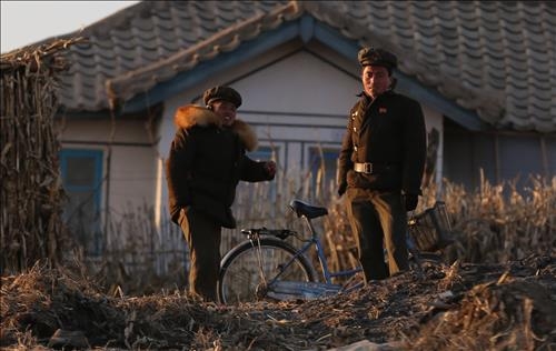 <르포> 북중접경 단둥의 우울한 춘제…강건너 신의주 北주민 얼음낚시 - 6