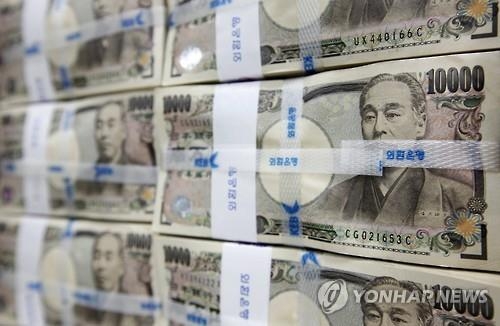 글로벌 금융불안에 엔 가치 급등…"아베노믹스 위험에 빠트려" - 2
