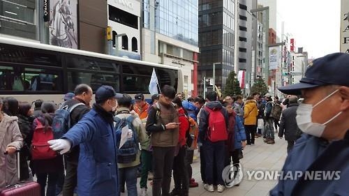 "싹쓸이 쇼핑 줄이고 문화체험 늘리고"…日찾은 유커 변했다 - 2