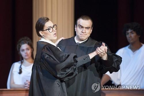 '화이부동' 큰 울림 남긴 긴즈버그·스캘리아 '오페라' - 3