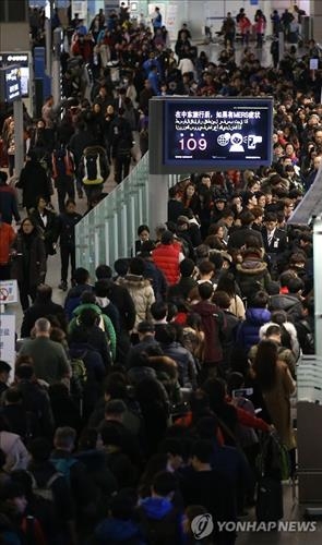 인천공항 '긴연휴 끝' 14일 이용객 18만명…역대 최다 - 2