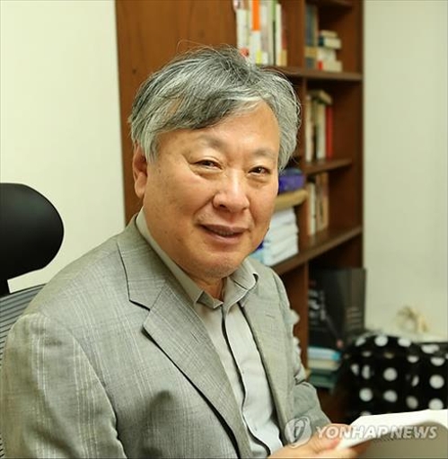 이문열 "그늘에 있는 예술인들에게 도움되고 싶다" - 2
