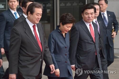 朴대통령, 김종인에 "오랜만입니다" 먼저 인사…3분 '독대' - 3