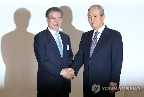 文, 김종인 만난뒤 "당 안정…선거 이길 것 같지 않나" - 3