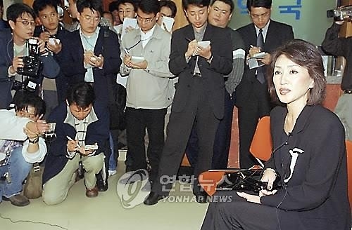 '갑질 논란' 린다김 오늘 피고소인 신분 경찰 조사 - 2