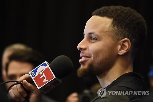 NBA 최고스타 커리도 줄리아 로버츠도 "내집 좀 사가세요" - 3