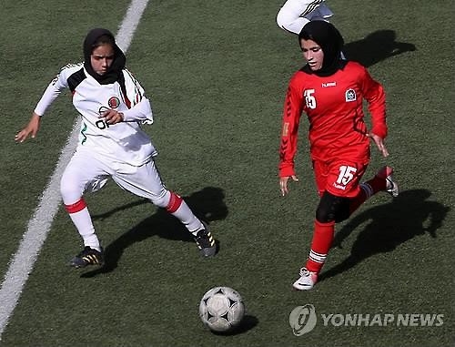 아프간 여자축구 대표, 히잡 일체형 유니폼 입는다 - 2