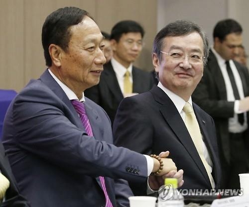 대만 폭스콘, 샤프 인수…日 전자대기업 외국에 넘긴 첫 사례(종합) - 2