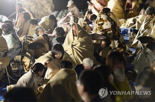 日구마모토 지진에 9명 사망·765명 부상…아베 "구조 총력" - 2