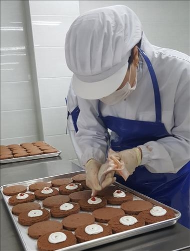 진안군, 장애인들이 만든 '진안 홍삼 초코파이' 출시 - 2