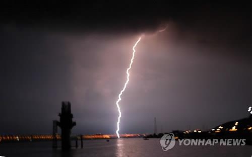 강원 영서 북부 저녁부터 천둥·번개…산간은 강풍 - 2