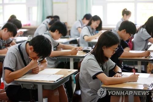 부모와 대화 없는 학생, 국·영·수 최고 34점 떨어져 - 3