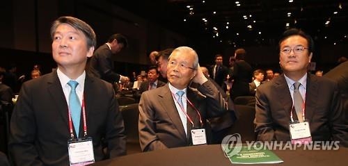 협치 위기 속 朴대통령·野대표 같은 행사에…인사 못나눠 - 3