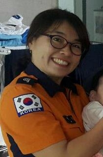 '산파' 119구급대원, 구급차서 두 번 아이 받아내 - 2