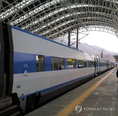 인천공항역서 KTX 열차 바퀴 선로 이탈…운행 지연(종합) - 2