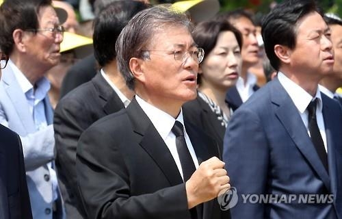 '양산 칩거' 문재인, 주말에 부산 당선인·당원들과 산행 - 2
