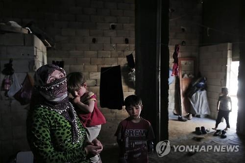 사흘연속 보트 조난…날 풀리자 다시 '난민의 무덤' 된 지중해 - 4