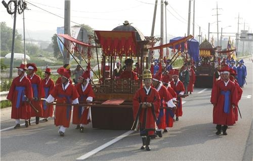 <카메라뉴스> '세종대왕 납시오'…청주 초정약수 축제 - 2