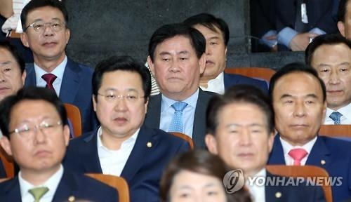 김무성 최경환, 나란히 '식사 정치'…재개 기지개 켜나 - 2