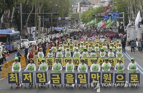 "1만원 인상" vs "6천30원 동결"…최저임금 협상 본격 돌입(종합) - 2