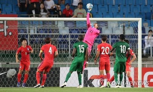 <4개국축구> '무실점 선방' 구성윤에 양팀 감독 모두 칭찬 - 2