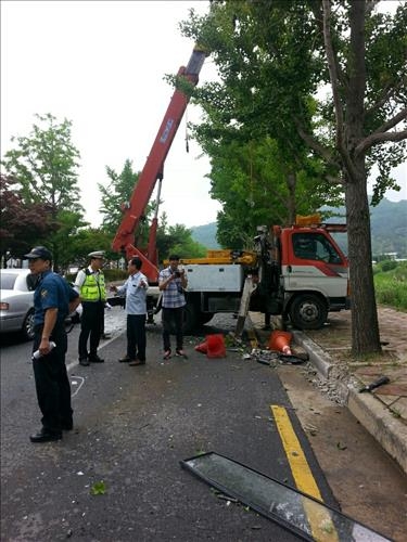 대구서 시내버스가 작업 중인 크레인 추돌…10명 부상(종합) - 2