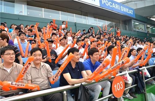한화첨단소재, 야구장서 '한화첨단소재의 날' 이벤트 - 2