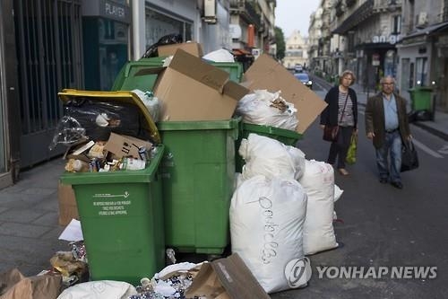 파업·테러 우려에 쓰레기대란까지…유로2016 앞둔 프랑스 비상 - 3