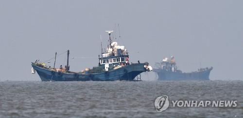 한강하구 中어선 北연안에 머물러…軍 출동않고 대기 - 3