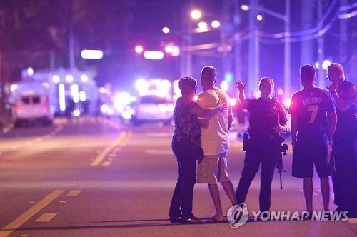 "음악인줄 알았는데 옆사람 쓰러져"…올랜도 총기난사 순간 - 2