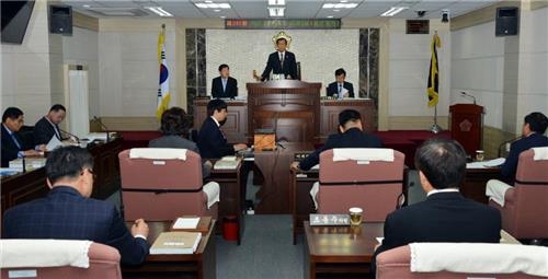 '지방의원 8명인데 5명이 의장단 자리 이전투구'…국회 닮아간다 - 2