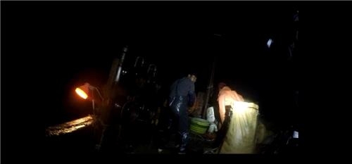 해경 기동전단 소청도 해상서 중국어선 1척 또 나포 - 3