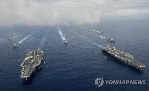미국, 남중국해 근처에서 항공모함 2척 동원 '무력시위' - 2