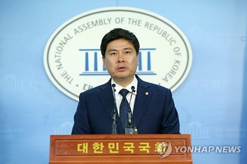 與 "검찰, 김수민 의혹 명명백백하게 밝혀야" - 2
