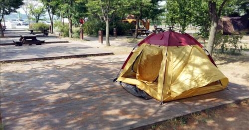캠핑장 명당 점령했던 유령텐트족들 단속에 자취 감출까 - 3