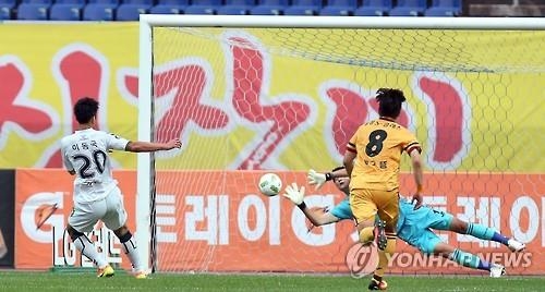 -프로축구- 전북, 광주와 무승부…개막 후 16연속 무패 新(종합) - 2