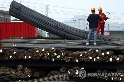 中 올해 철강생산 4천500만t 감축…노동자 18만명 해고 - 2
