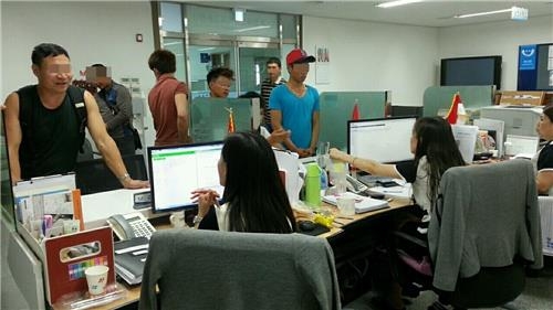"임금 못받았어요, 돈 적고 힘들어 다른 배 탈래요"…외국인선원 - 2