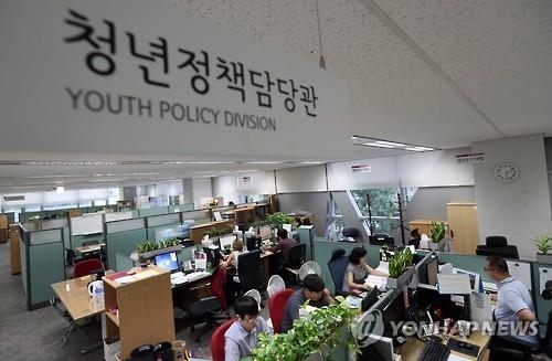 < SNS돋보기> 서울시 '청년수당' 갈등…"의도는 좋지만 공짜는 글쎄요" - 2